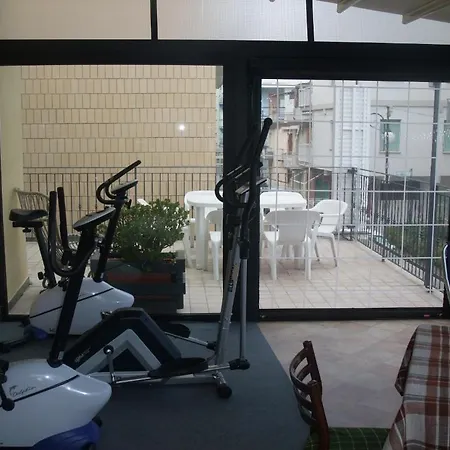 阿德里安娜酒店 2*